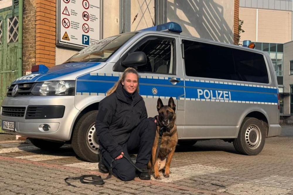 Polizistin der Hundestaffel