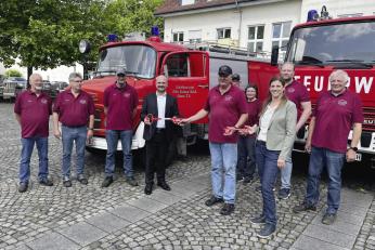 Historische Fahrzeuge der Werkfeuerwehr Homann übergeben